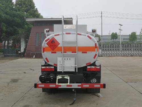 楚胜牌CSC5075GJY6A型加油车