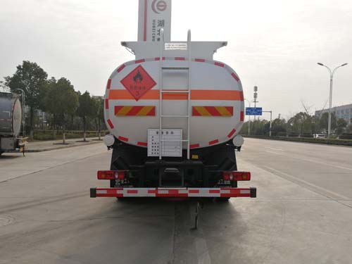 楚胜牌CSC5180GYYD6A型运油车