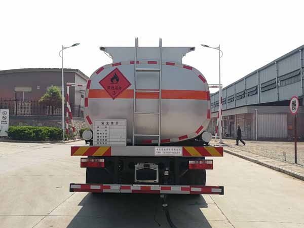 楚胜牌CSC5185GYY6A型运油车