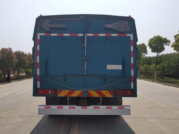 楚胜牌CSC5180TSLD6型扫路车