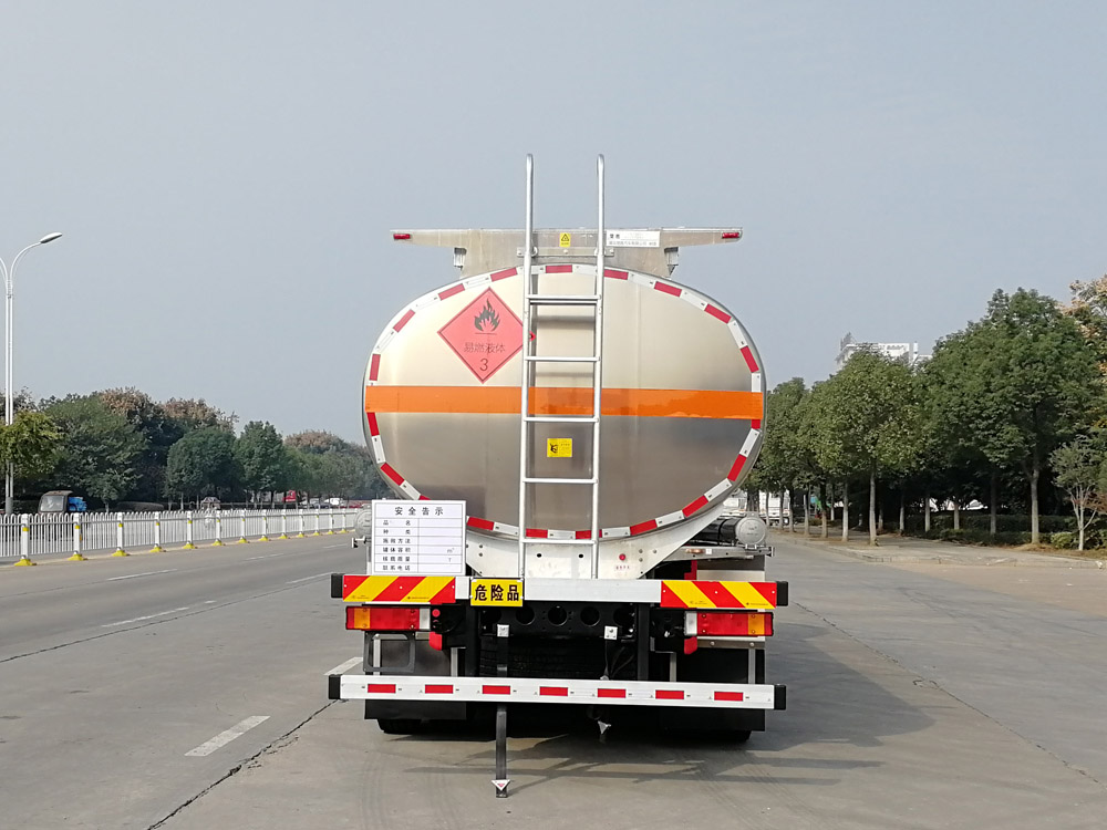 楚胜牌CSC5260GYYLD6A型铝合金运油车