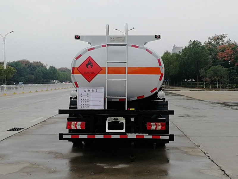 楚胜牌CSC5120GJYJH6A型加油车