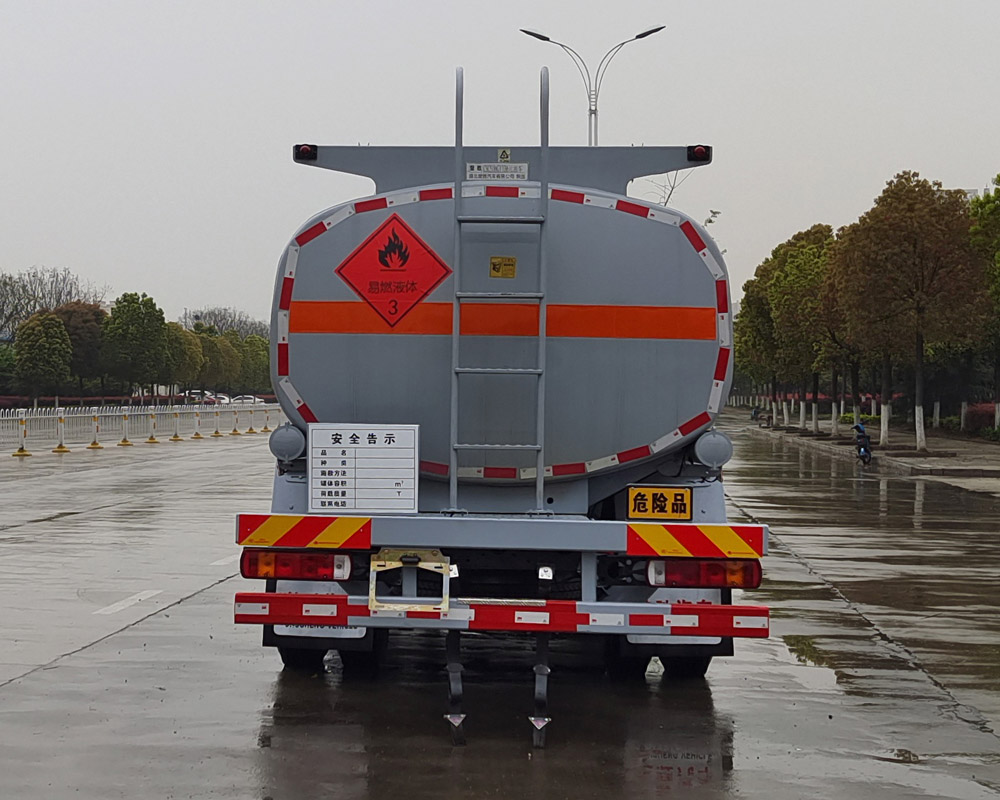 楚胜牌CSC5186GYYB6A型运油车