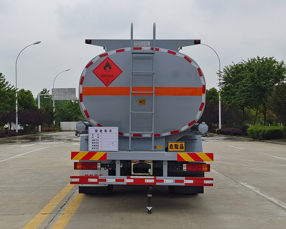 楚胜牌CSC5262GYYS6A型运油车