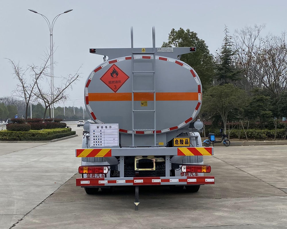 楚胜牌CSC5267GYYZ6A型运油车