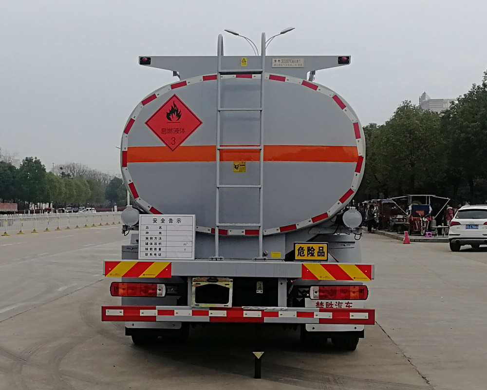 楚胜牌CSC5185GYYCA6型运油车