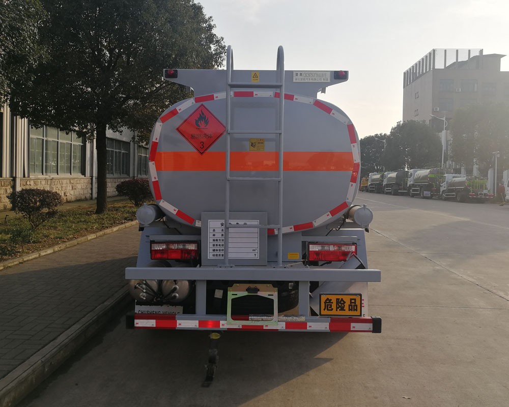 楚胜牌CSC5075GYY6型运油车