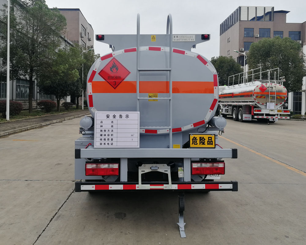 楚胜牌CSC5070GYYC6型运油车