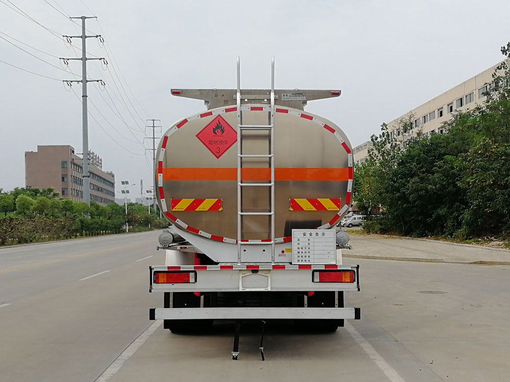 楚胜牌CSC5267GYYLEL6型铝合金运油车