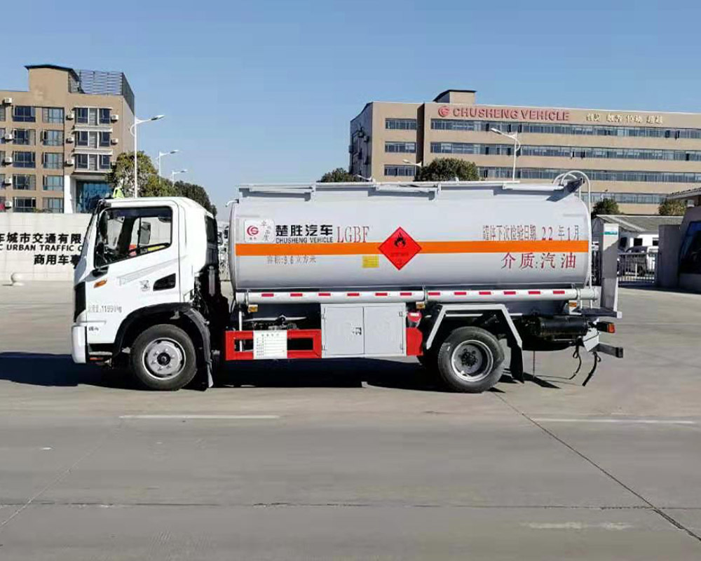 楚胜牌CSC5126GYYEH6运油车